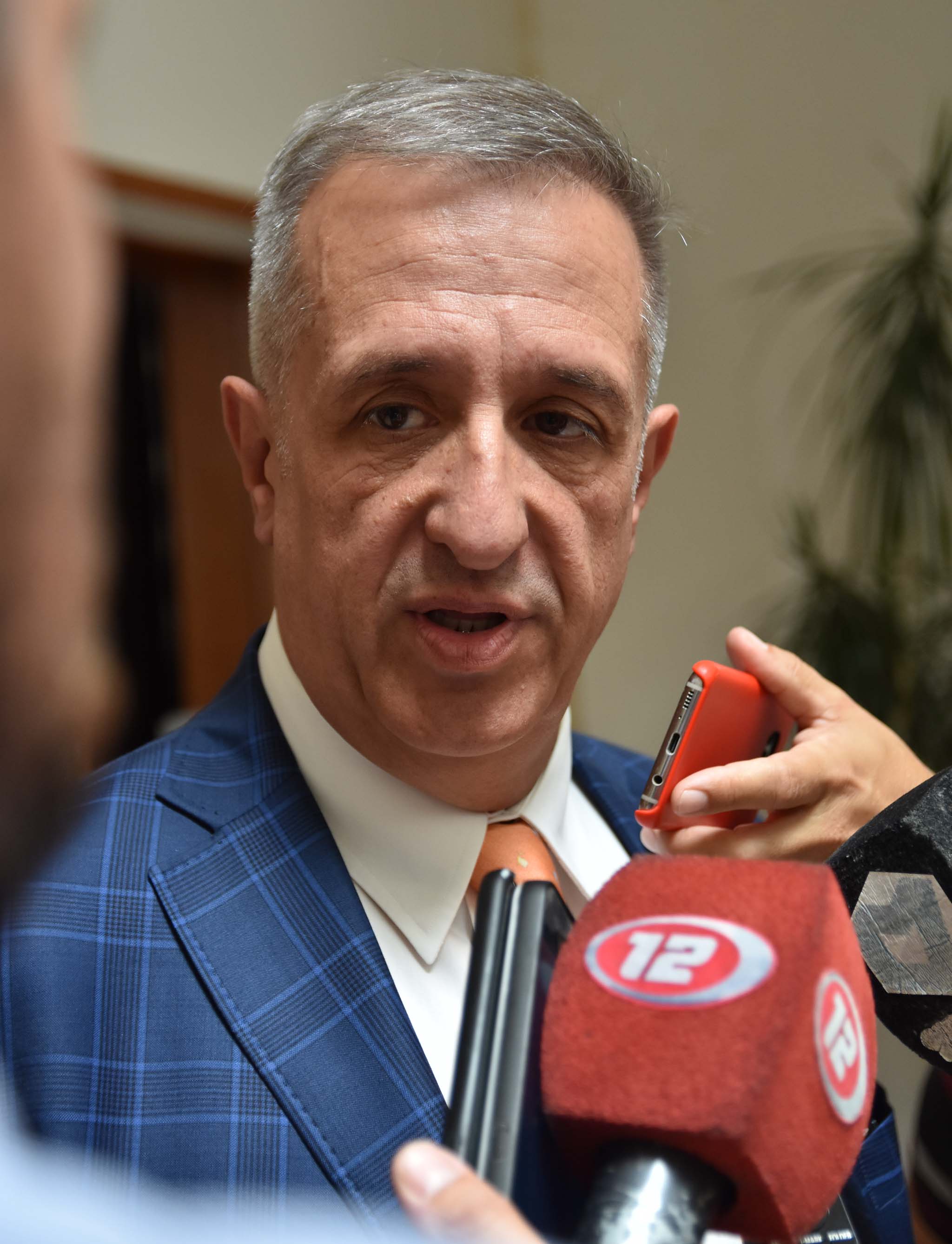Antonena gestiona fondos para terminar de pagar sueldos