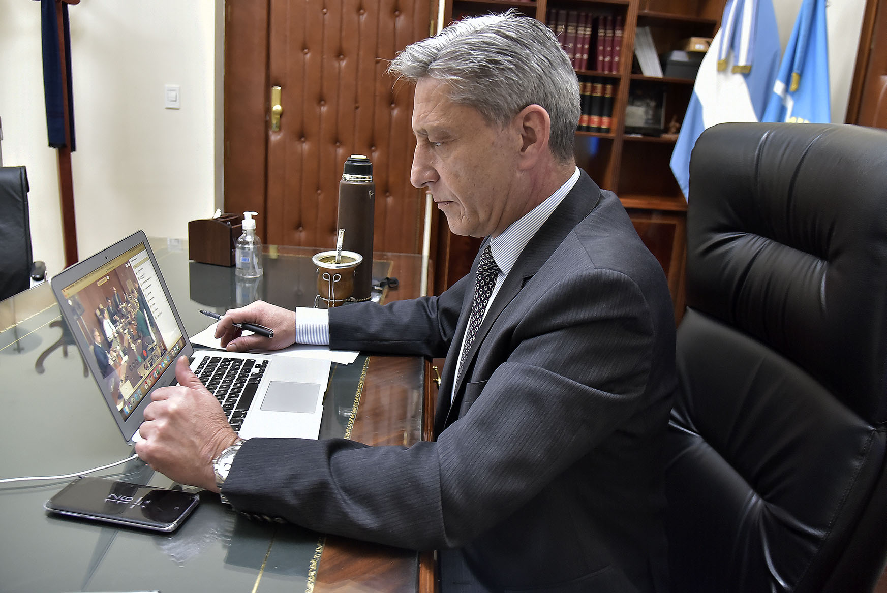 Arcioni mantuvo una videoconferencia con el Directorio de YPF y evaluaron medidas para las Pymes proveedoras de la petrolera estatal