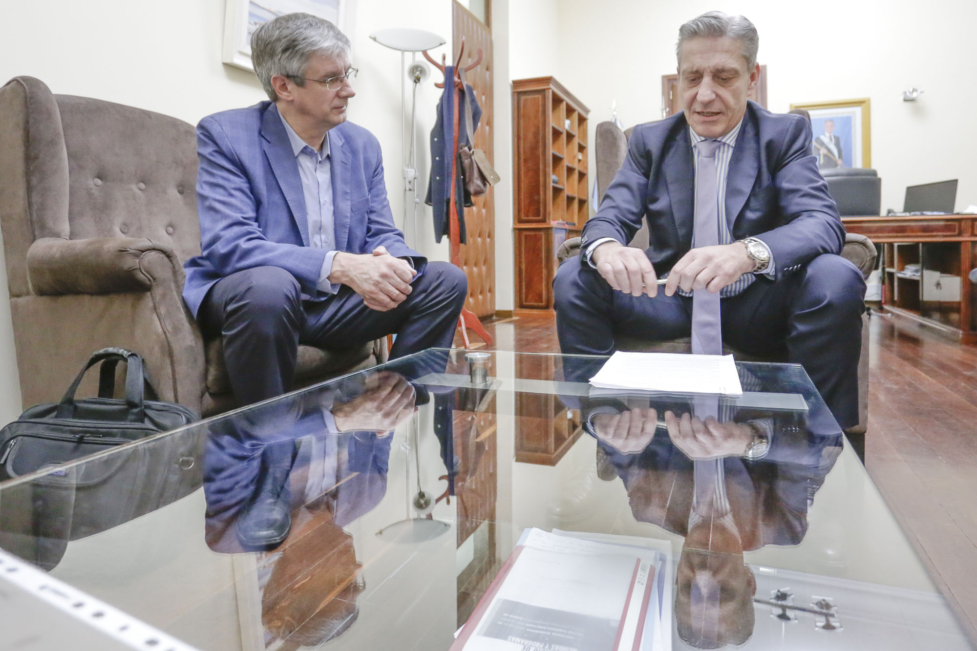 Arcioni recibió a Ongarato y rubricaron el convenio de Asistencia Financiera 