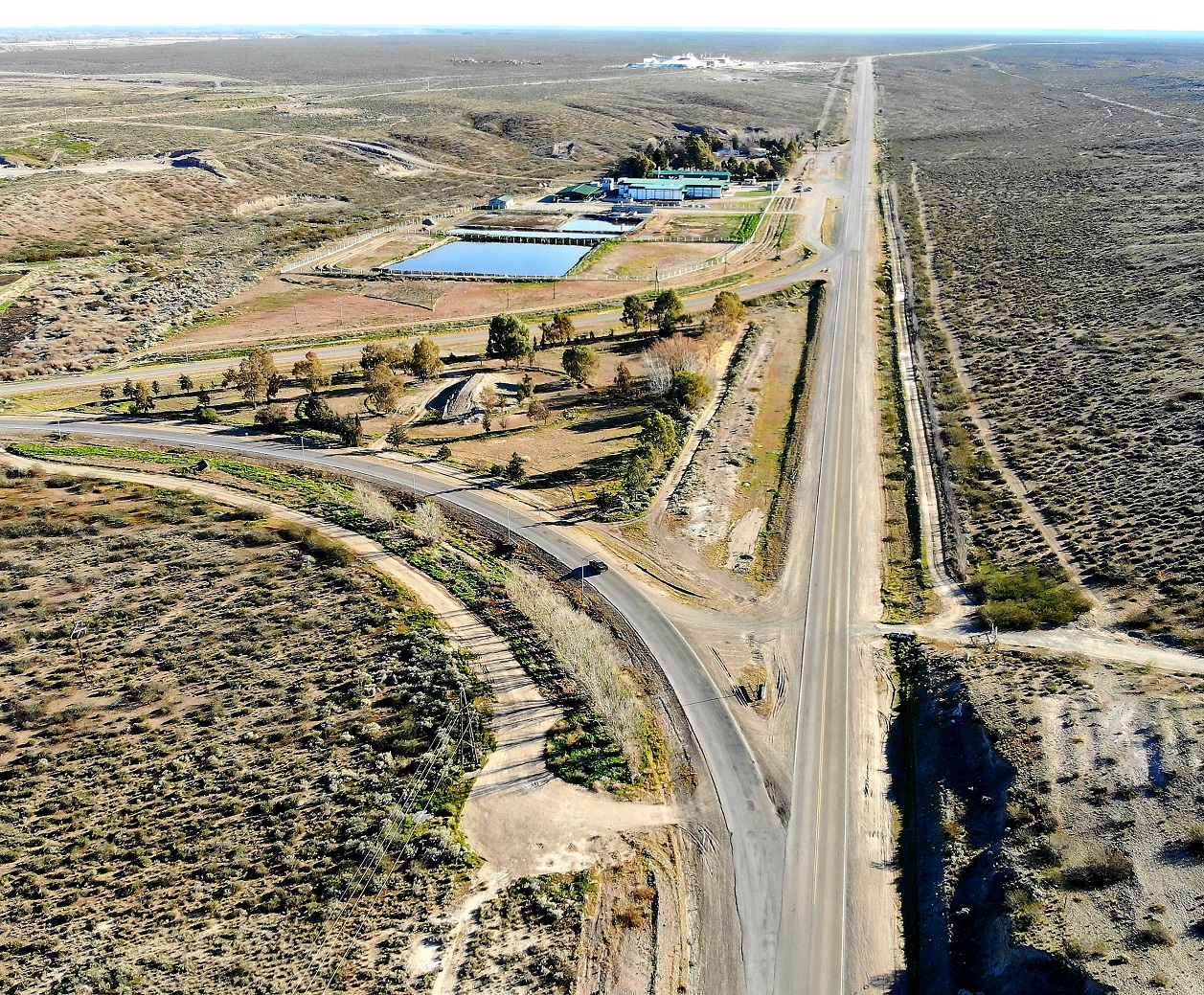 Se firma el contrato de la obra de la rotonda de Dolavon, en ruta N°25