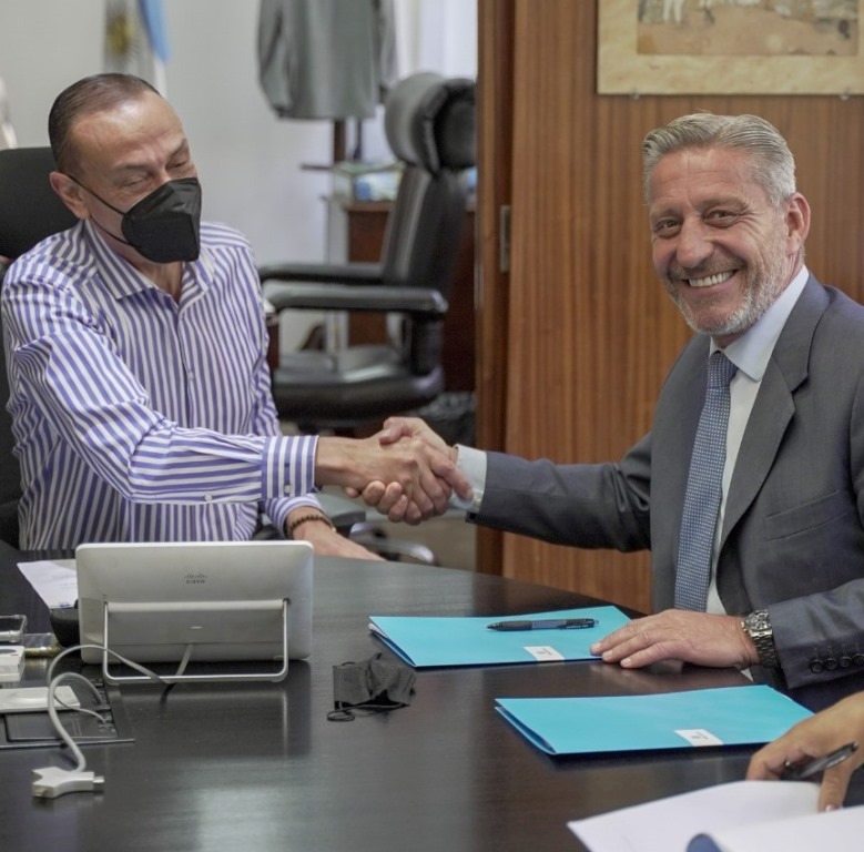 Arcioni firmó la obra de pavimentación de la Ruta 17 entre Trevelin y Corcovado