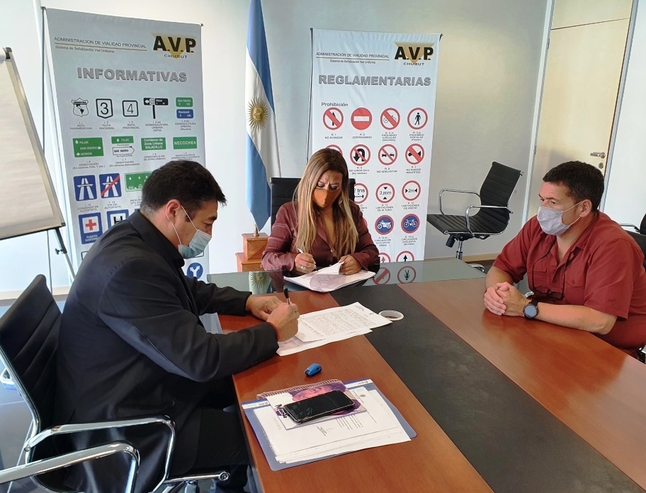 El Gobierno del Chubut firmó un nuevo convenio para pavimentar calles en Paso de Indios