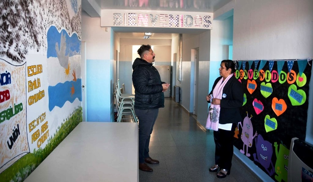 Educación: Funcionarios provinciales recorrieron escuelas de la Región V