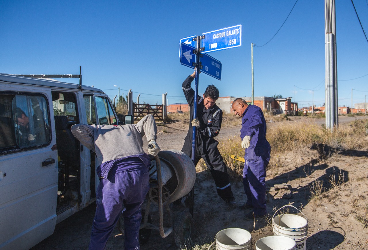 Trabajadores municipales cartelería Tierras para Todos