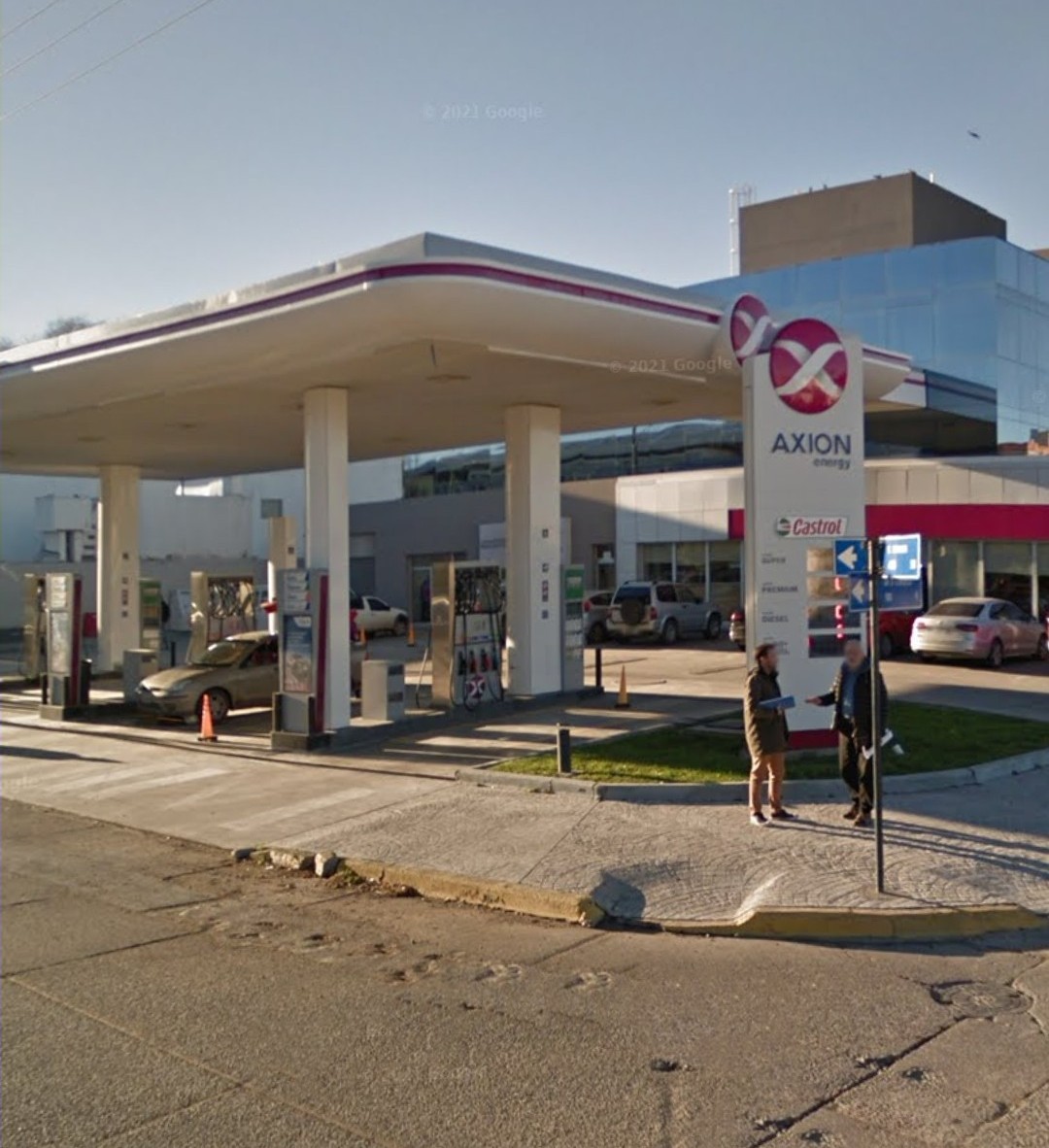 Cargó nafta, le quiso robar la billetera al playero y se fue sin pagar