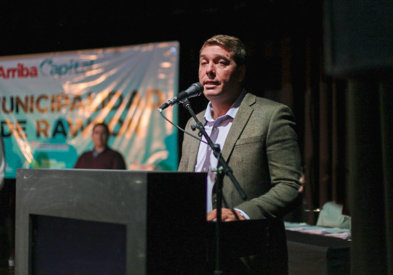 El intendente de Rawson defendió la concesión del transporte urbano de pasajeros