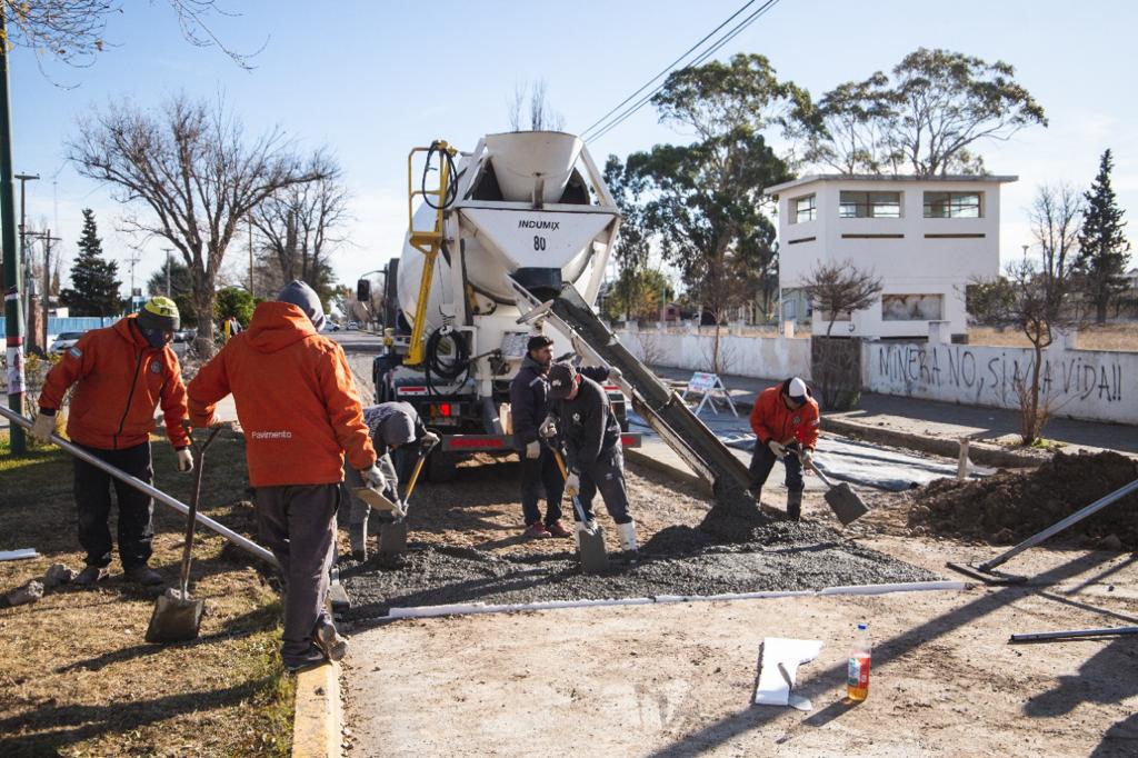 El Municipio  de Rawson avanza la repavimentación de la Avenida 9 de Julio