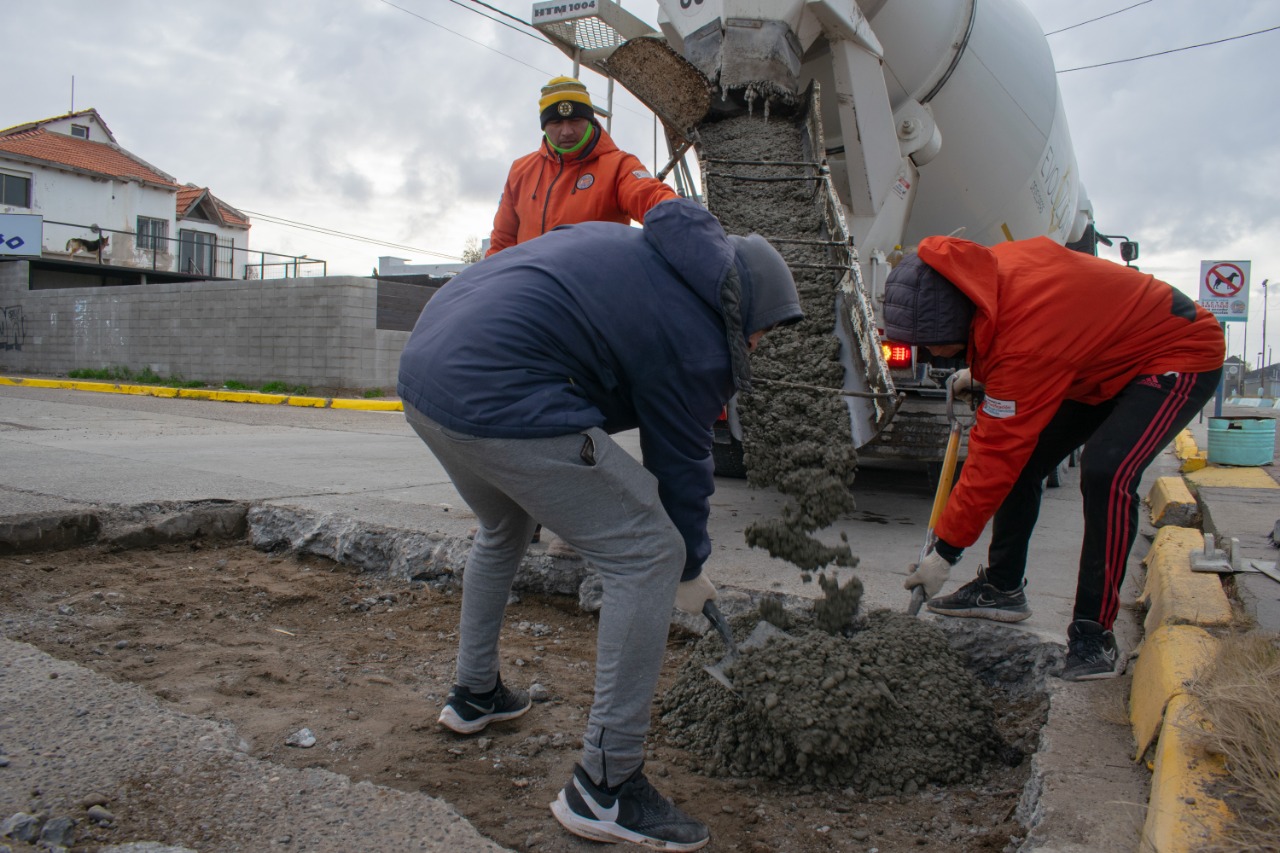 Trabajos de bacheo en Playa Unión