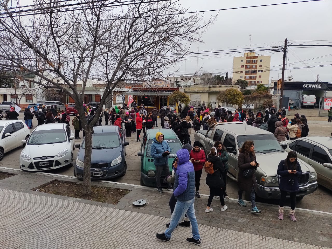 Los docentes se manifestaron por las calles de Rawson