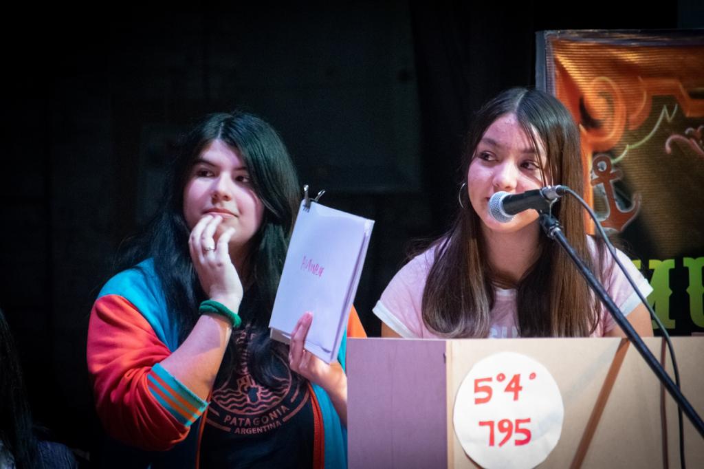 Estudiantes formaron parte de la categoría Varieté