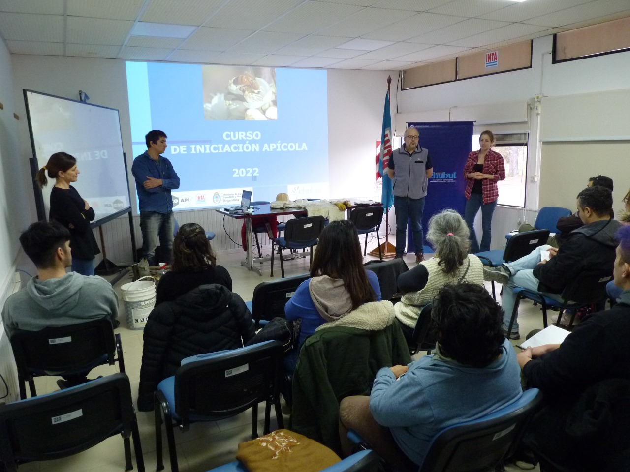 Comenzó el curso de iniciación apícola organizado por el Gobierno Provincial e INTA Chubut