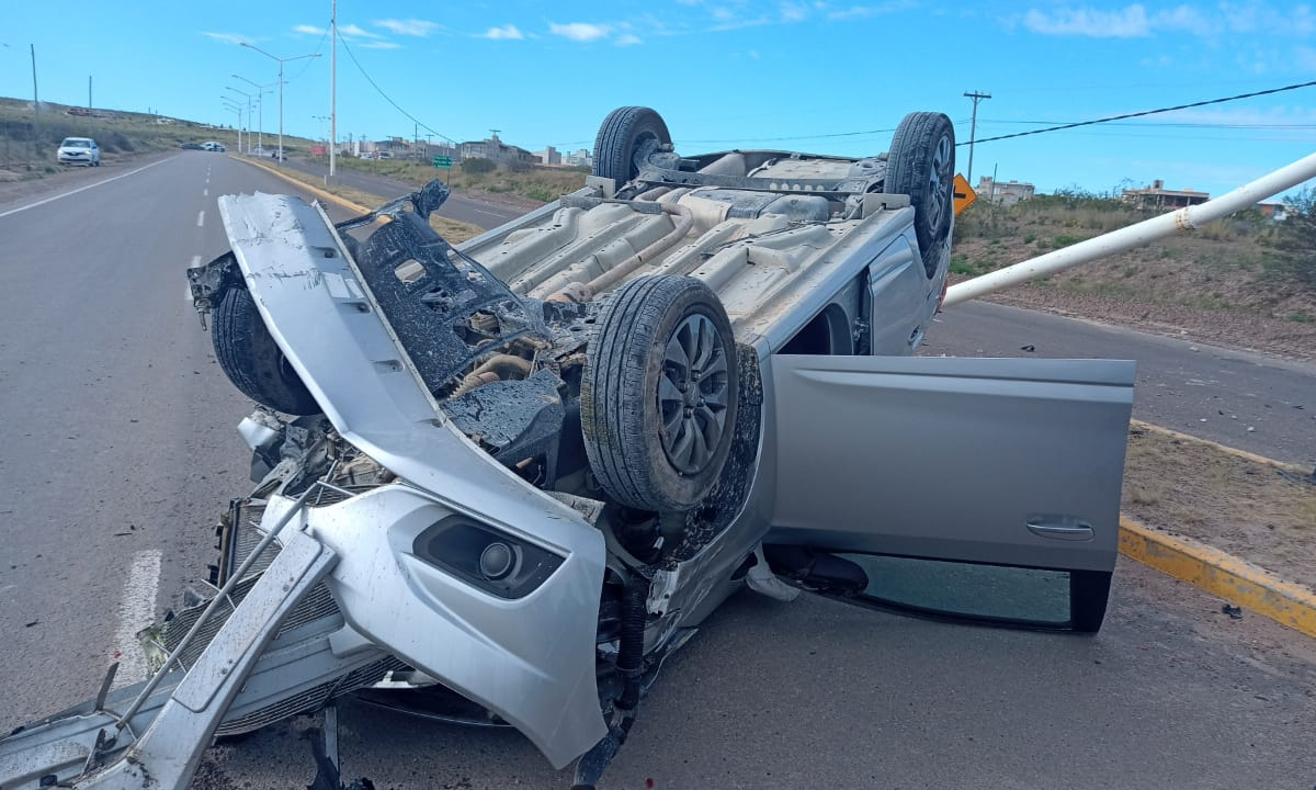 Mujer se descompensó al volante y terminó volcando