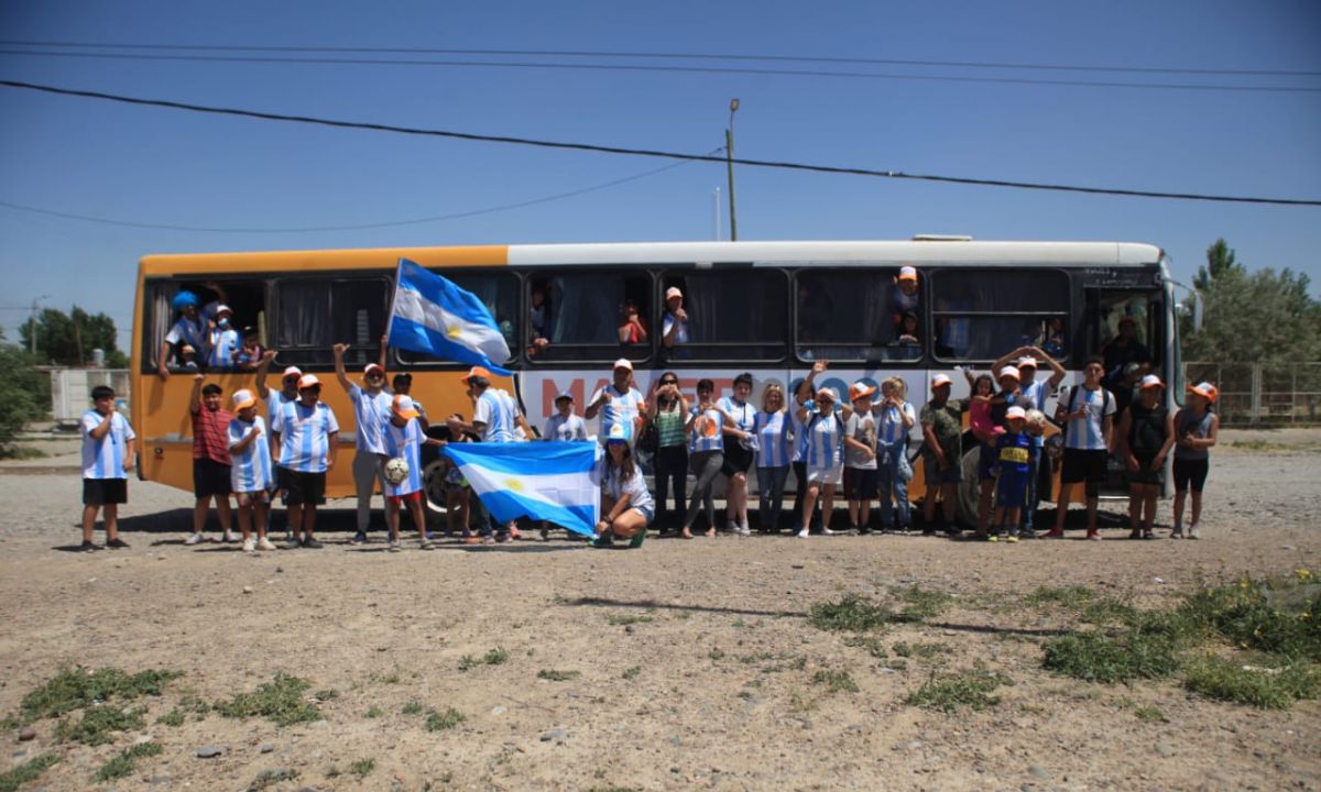 Mamet recorre los barrios de Trelew de la mano de la «Pabloneta»