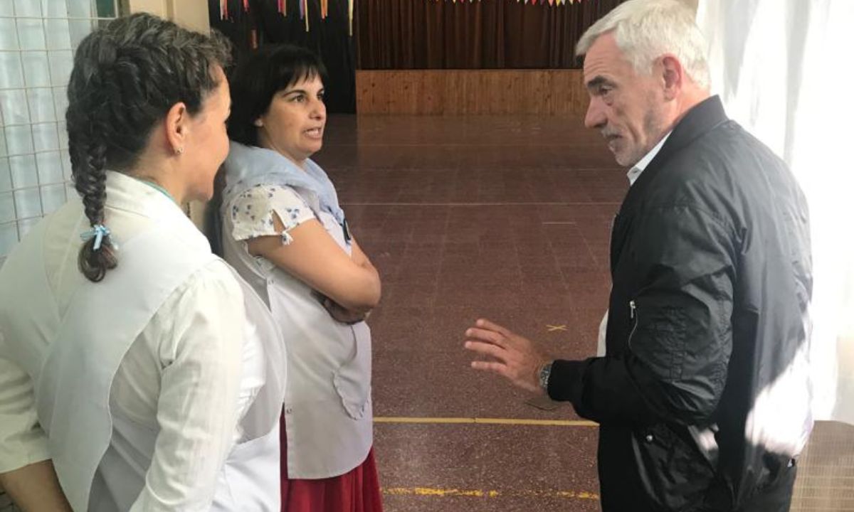Vivas visitó la Escuela N° 165 de Trelew