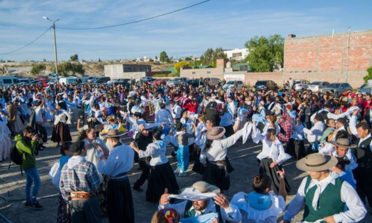 Este domingo se realiza la 8va edición del Pericón Nacional Comunitario en Trelew