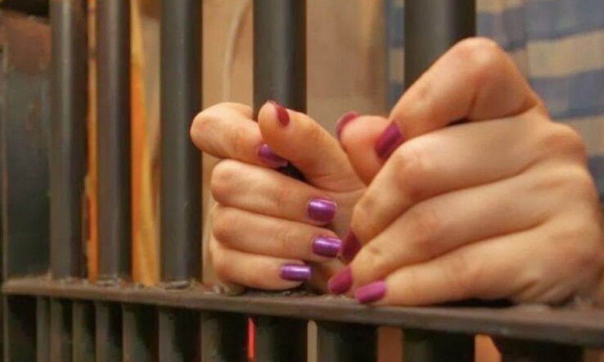 Detienen a una mujer con pedido de captura por robo