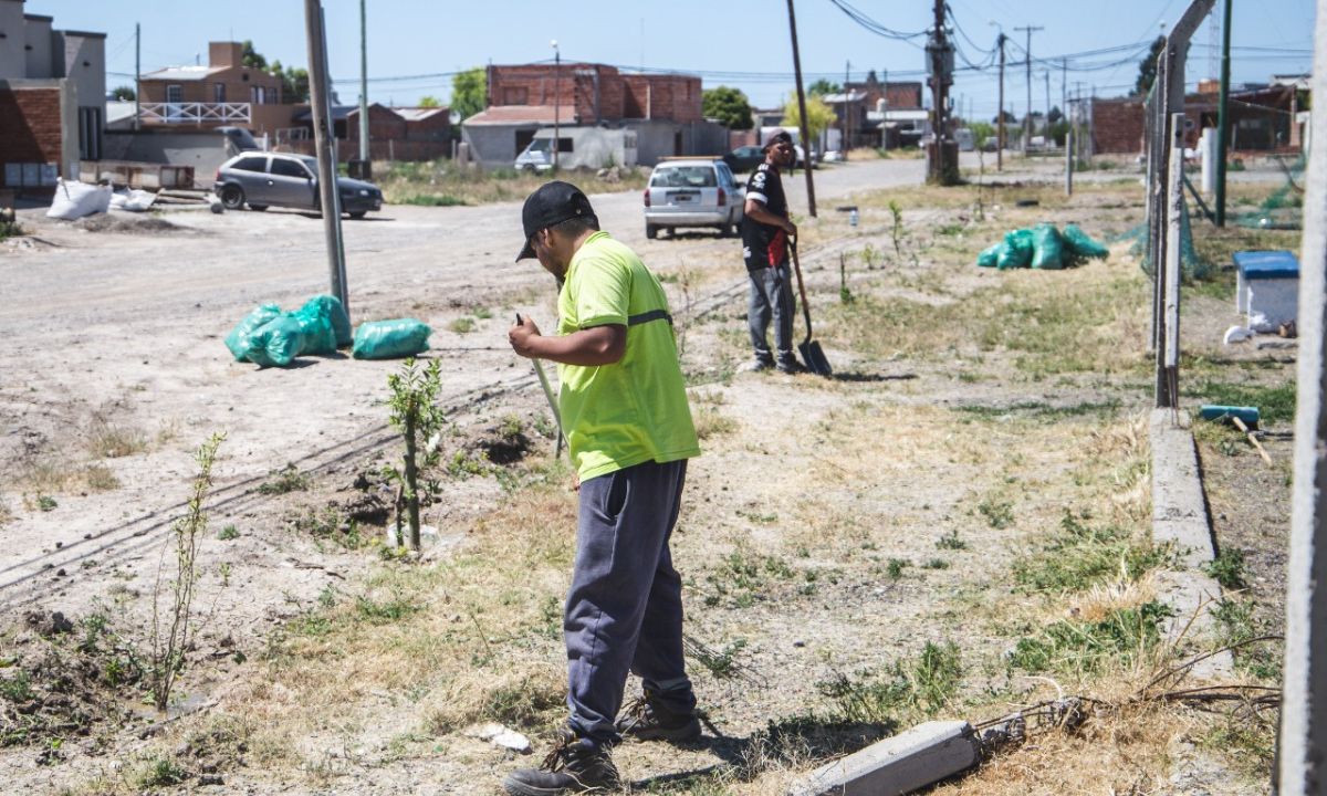 La Municipalidad de Rawson acondiciona y mejora la plaza del barrio Gregorio Mayo