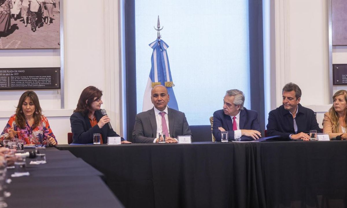 Acordaron un aumento del 20% del salario mínimo en cuatro tramos