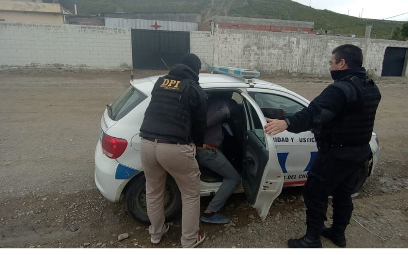 Dos allanamientos en Comodoro Rivadavia por un robo agravado con arma de fuego