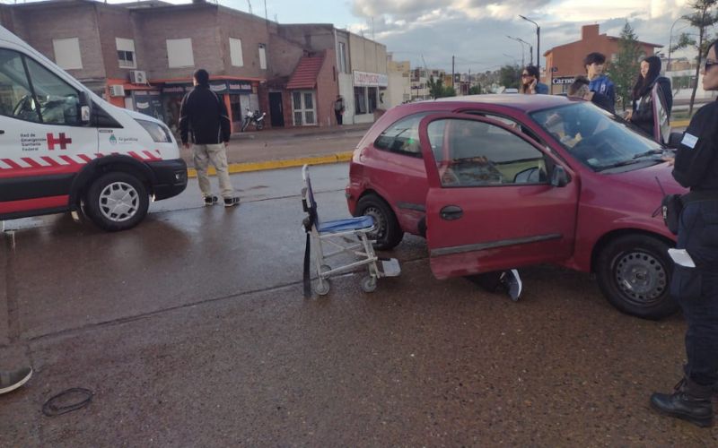 Una joven embarazada fue trasladada al hospital tras protagonizar un accidente vial
