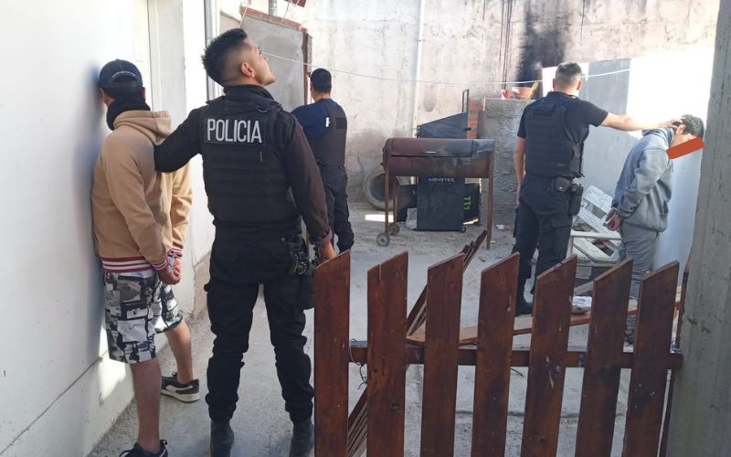 Tres hombres demorados al intentar robar en una vivienda