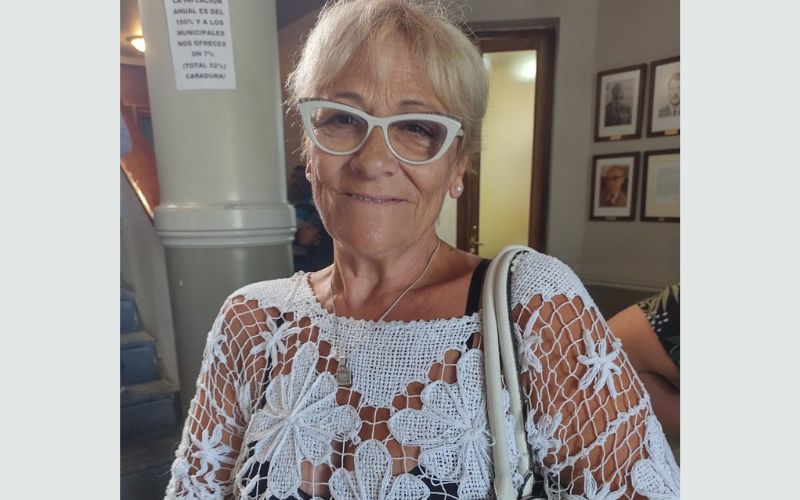 Jubilados municipales acompañaron a los activos que se manifestaron este jueves en Trelew