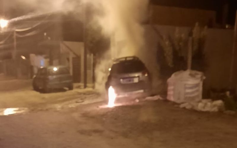 Incendio de vehículo en área 12