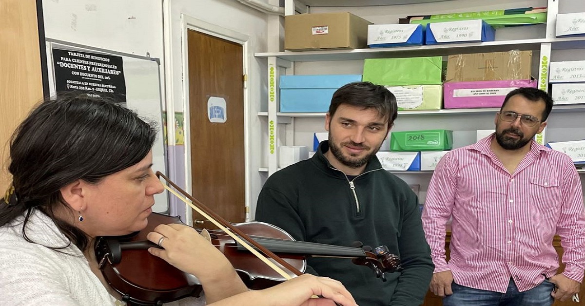 Torres y Taccetta visitaron a los estudiantes del Profesorado de Música del Instituto N° 818 de Esquel