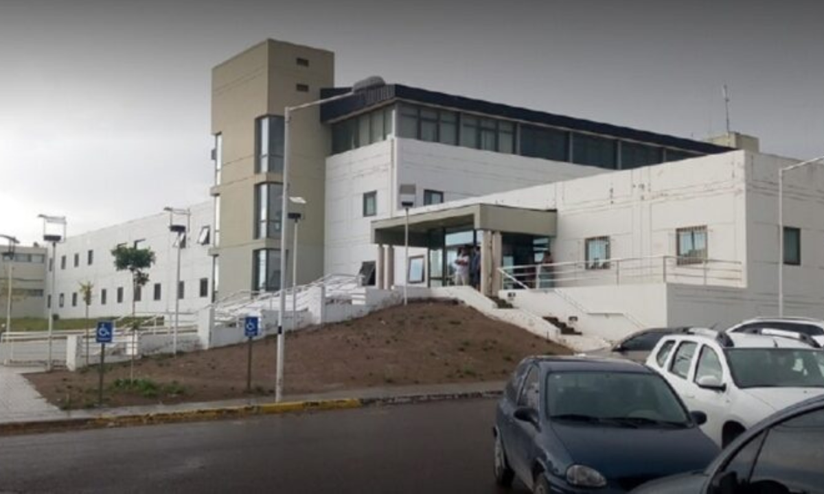 Ingresó al hospital con una herida de arma de fuego