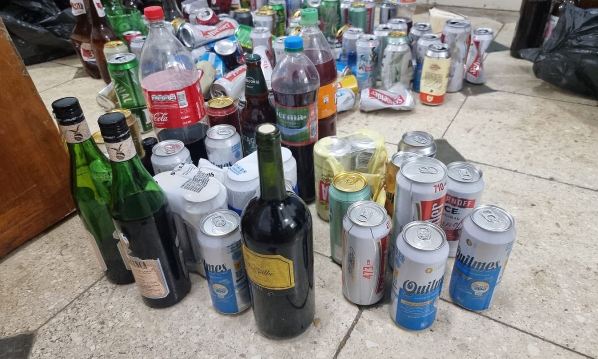 Diez demorados, tres cuchillos secuestrados y más de 200 litros de bebidas alcohólicas incautados
