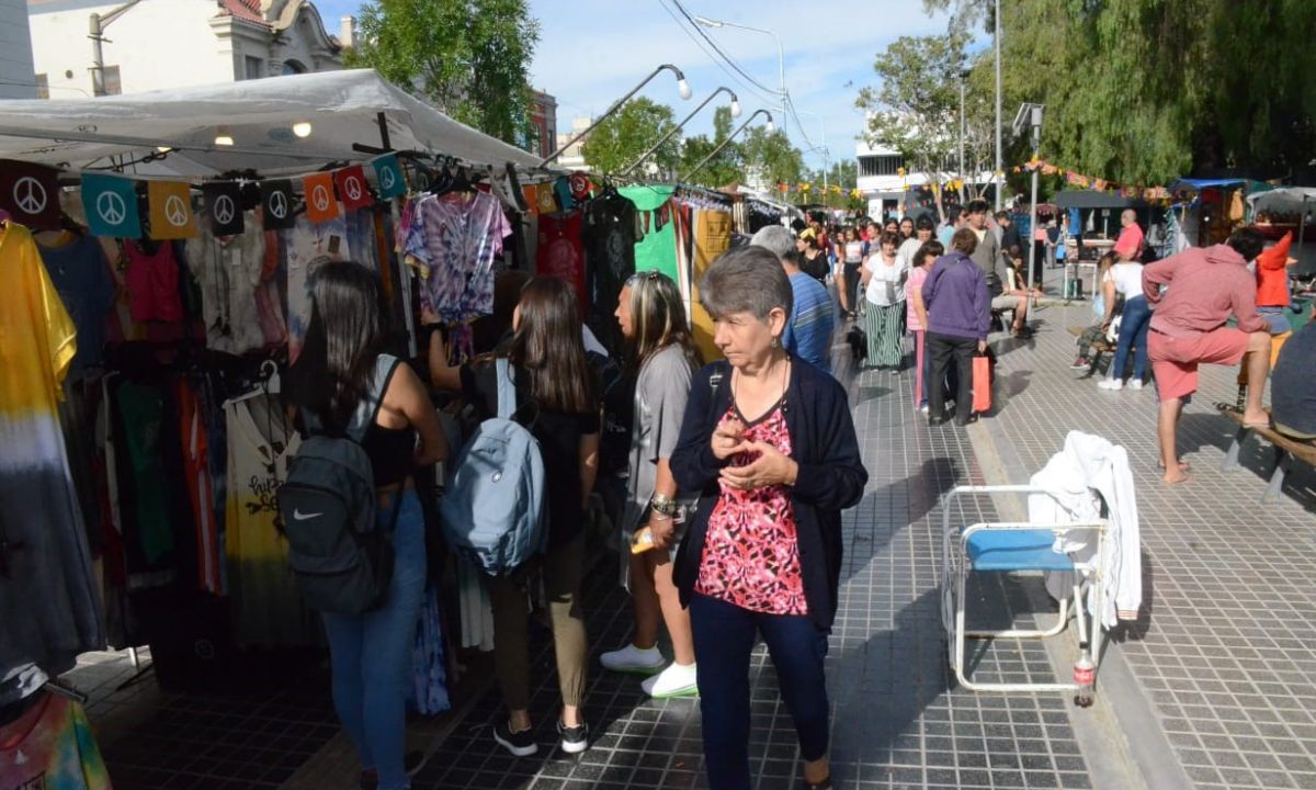 El Municipio sacaría a los feriantes de Plaza Independencia