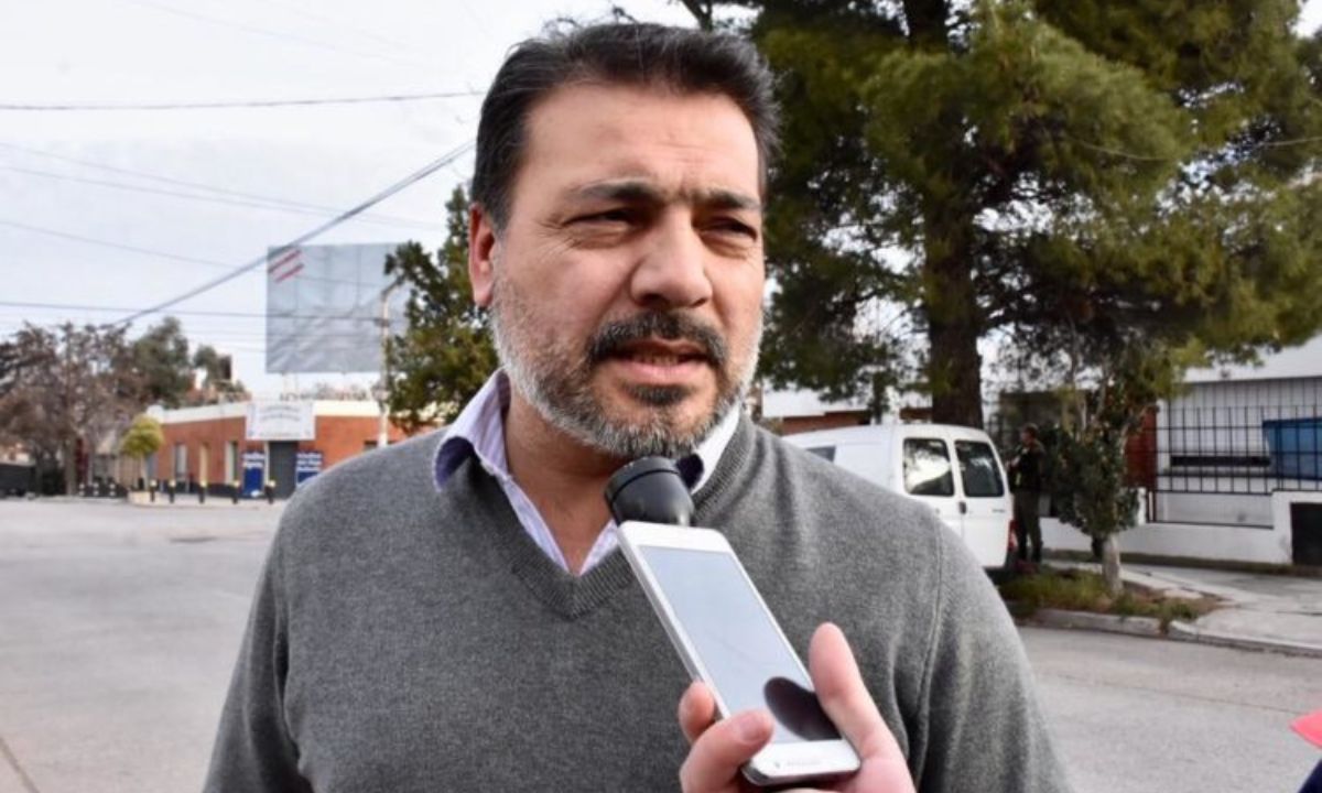 Los feriantes de la plaza deberán armar sus stands hacia adentro del espacio verde y despejando la vereda