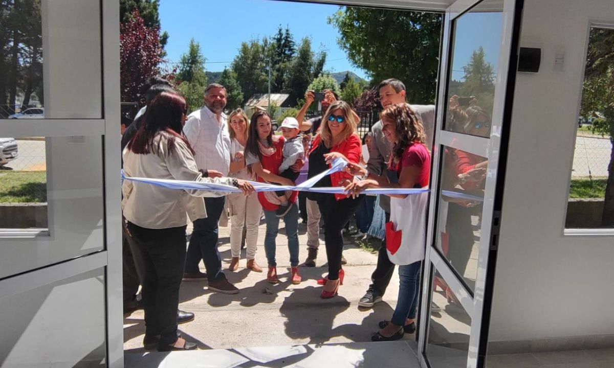 Con inauguración de obra, entrega de aportes y firma de convenios, el Gobierno Provincial acompañó un nuevo aniversario de Cholila