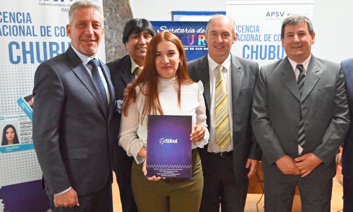 El Gobierno del Chubut entregó equipamiento tecnológico a Facundo y Atilio Viglione para agilizar el otorgamiento de licencias de conducir