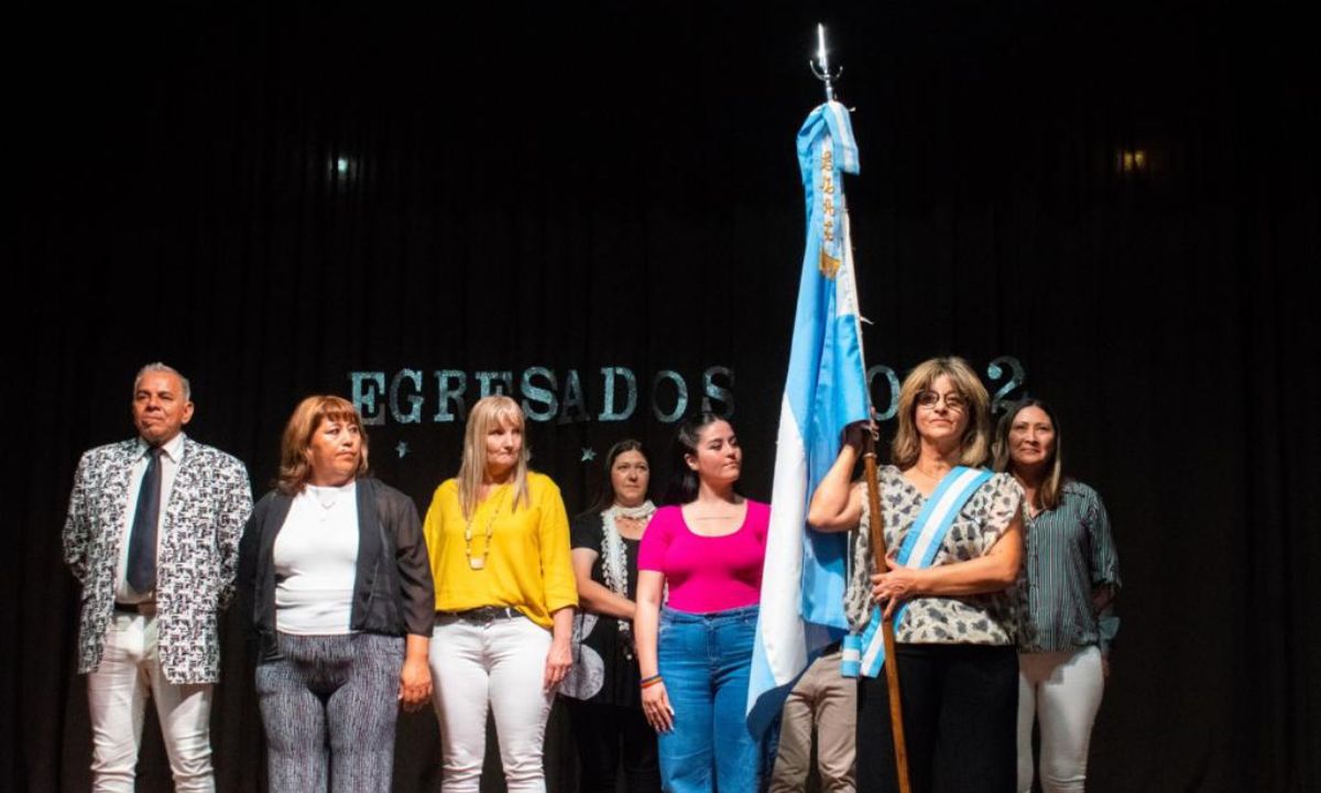 80 alumnos egresaron de la la Escuela Municipal 2702 de Rawson