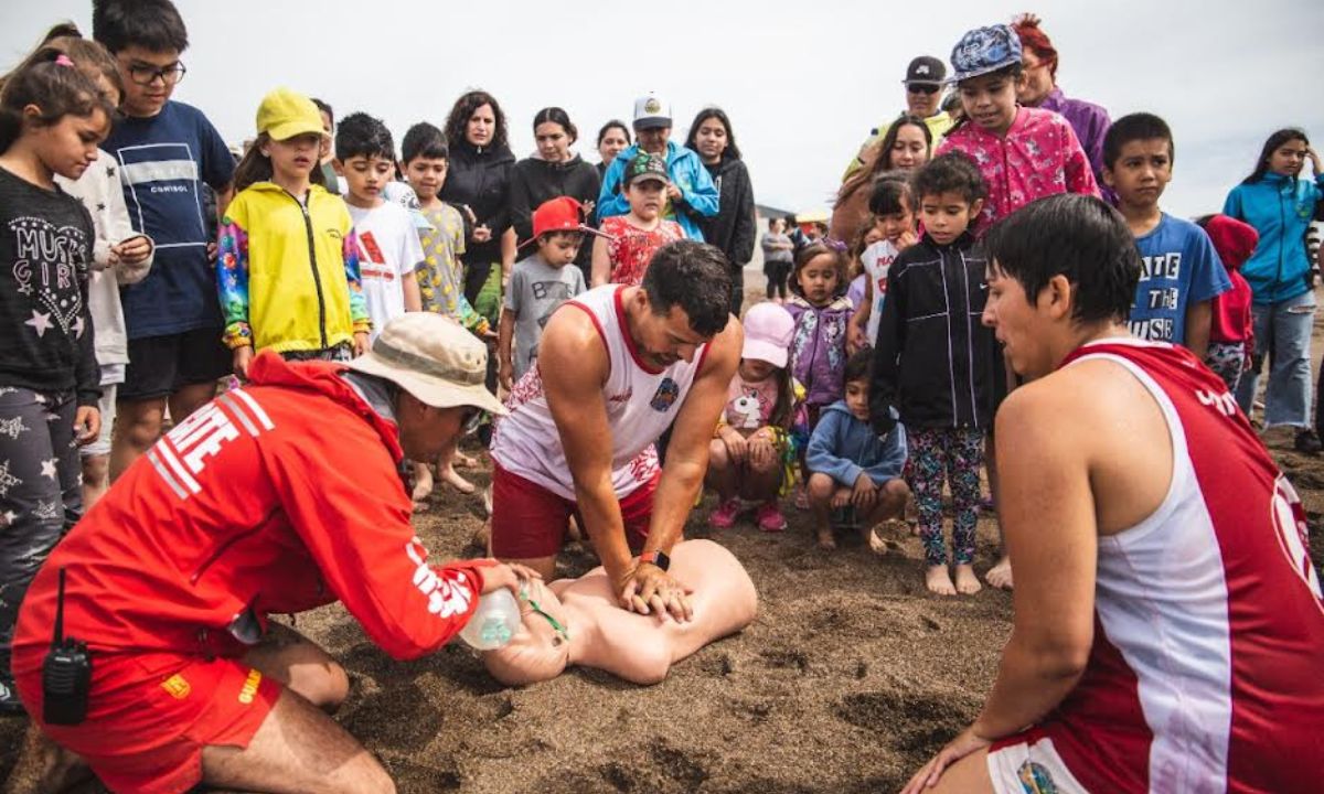 Los Jardines Municipales participaron de la jornada “Nos preparamos para el Verano” con guardavidas