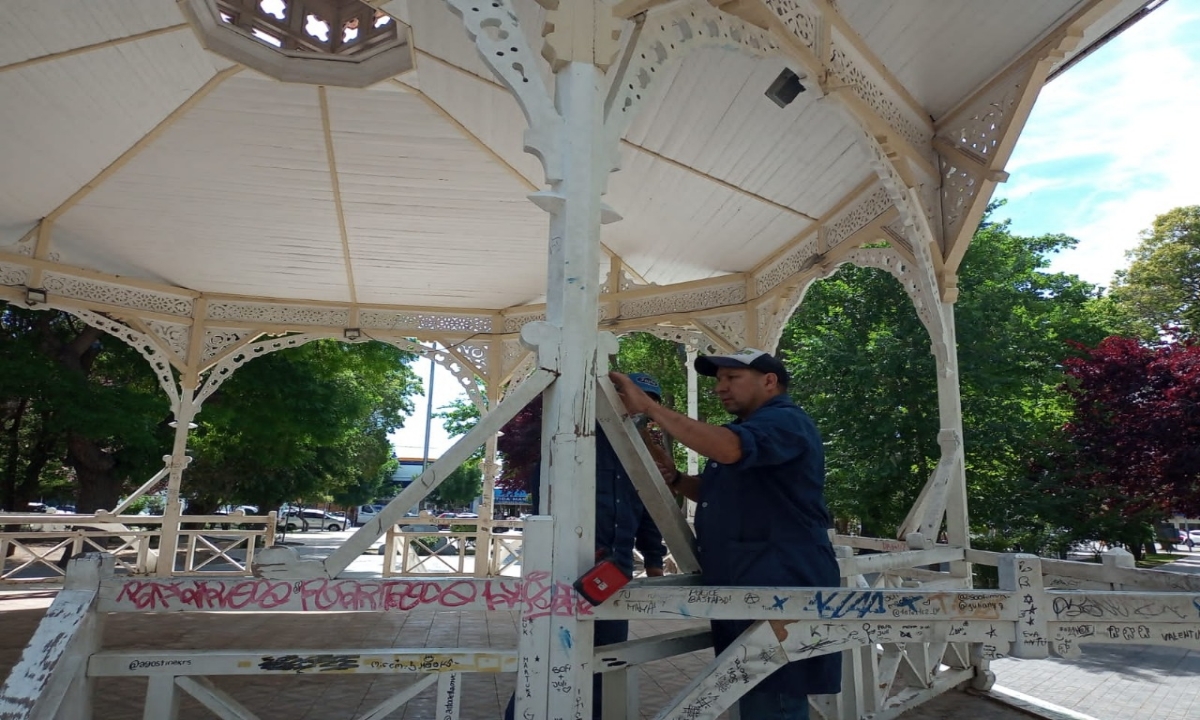 El Municipio reparó la glorieta de la Plaza Independencia