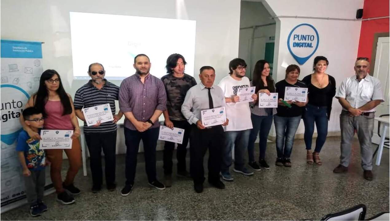 Trelew: Entrega de certificados de Diseño e Impresión 3D