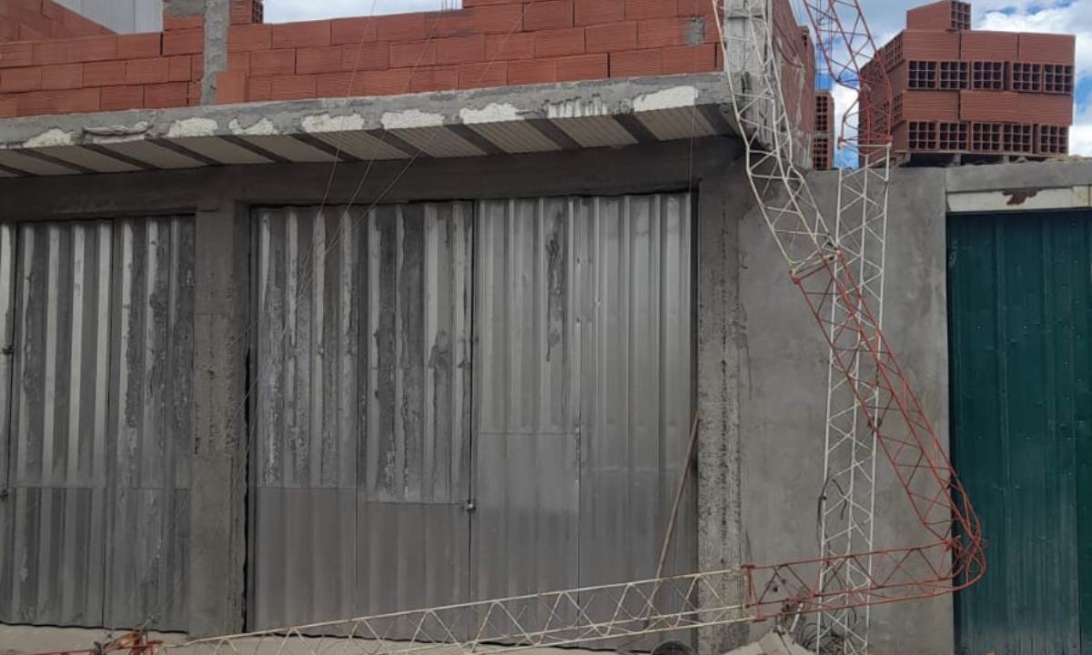 Puerto Madryn: un hombre murió al colapsar la antena en la que estaba trabajando 
