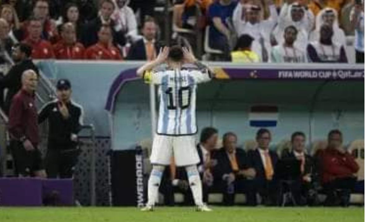 Messi emuló a Riquelme y Argentina pasó a las semis