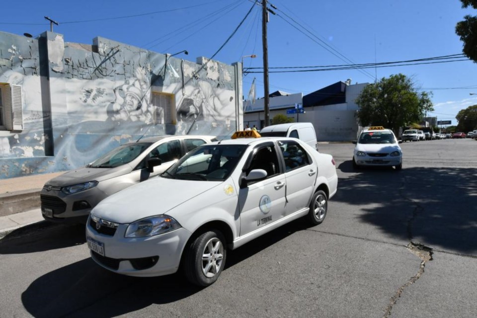 Taxista de Rawson fue amenazado por los UBER: “No jodas más”