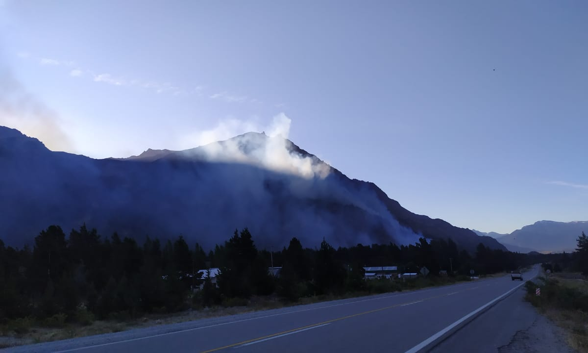 El Hoyo: Brigadistas trabajan para controlar incendio en El Pedregoso