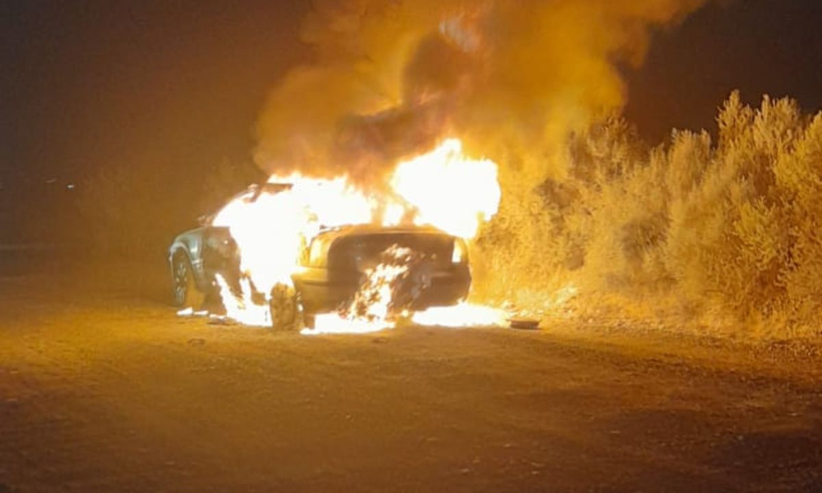 Se le prendió fuego el vehículo en movimiento