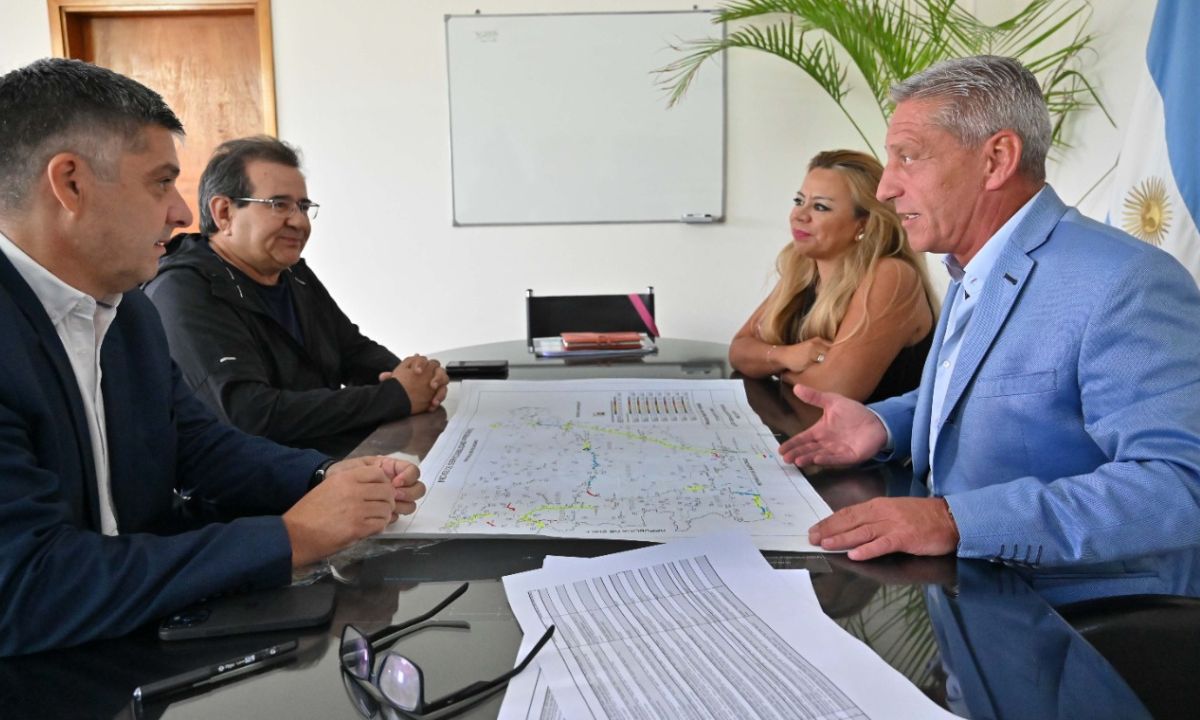 Arcioni analizó el plan de obras viales 2023 para Chubut