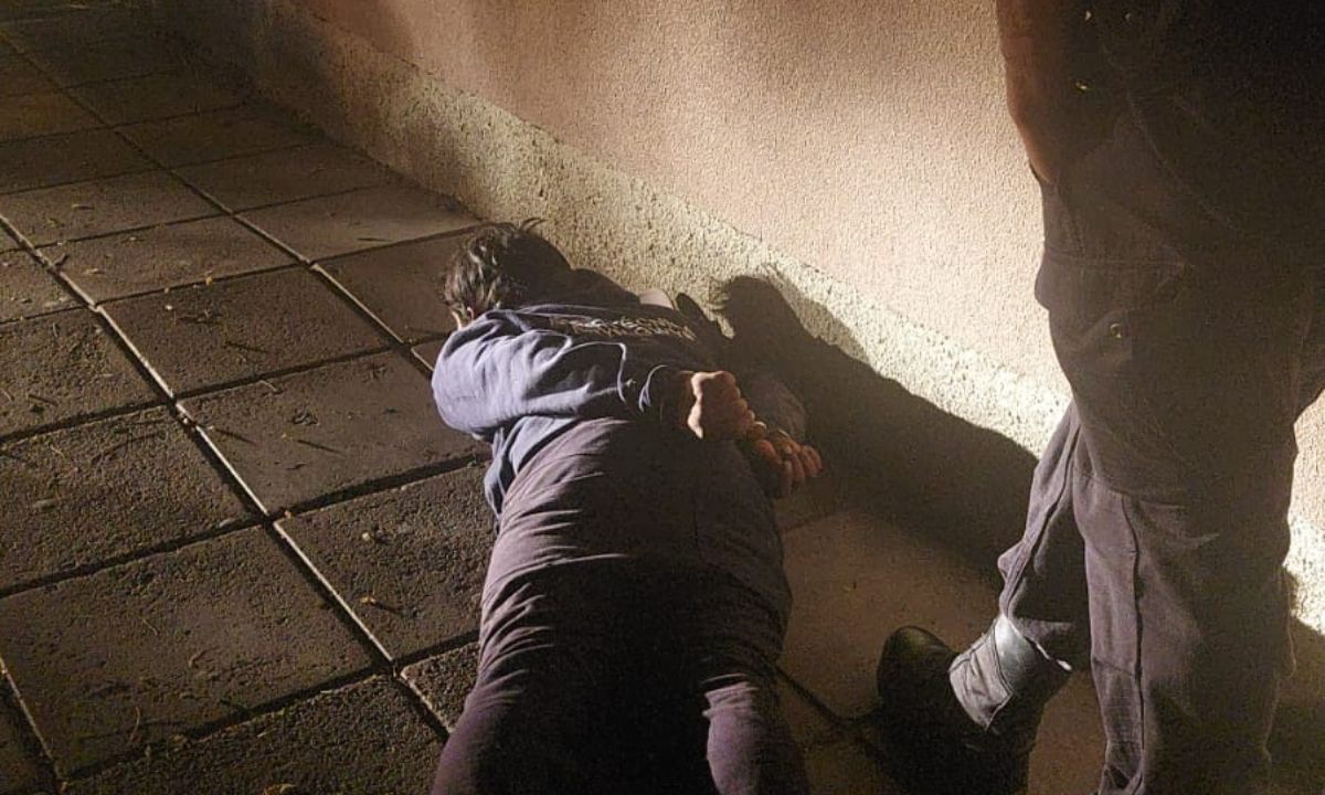 Fueron detenidos mientras robaban en una vivienda