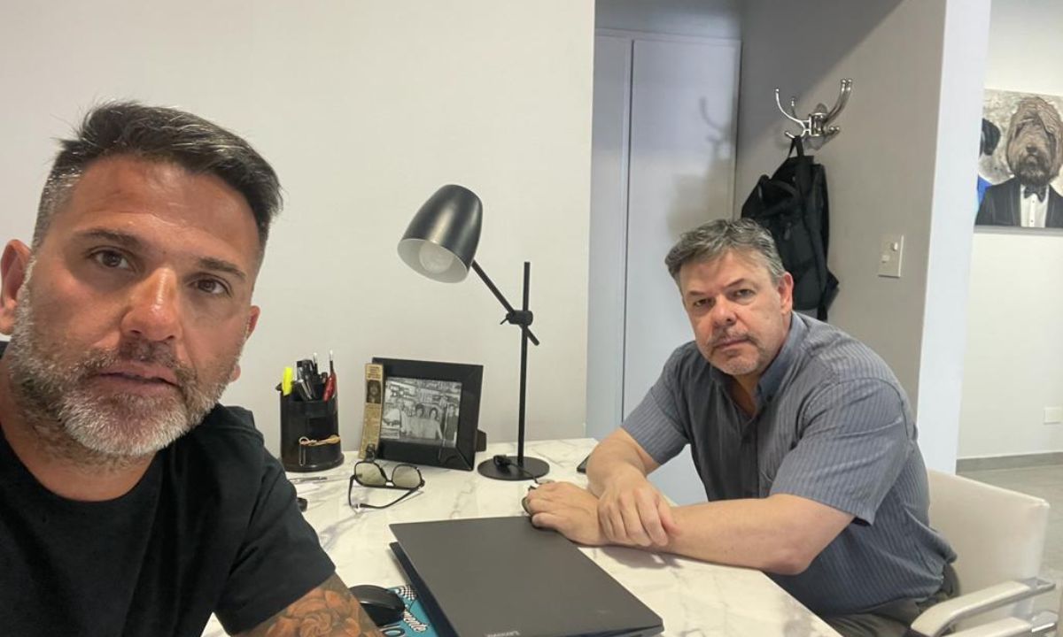 Mamet propuso que todos los candidatos se sumen a un debate público