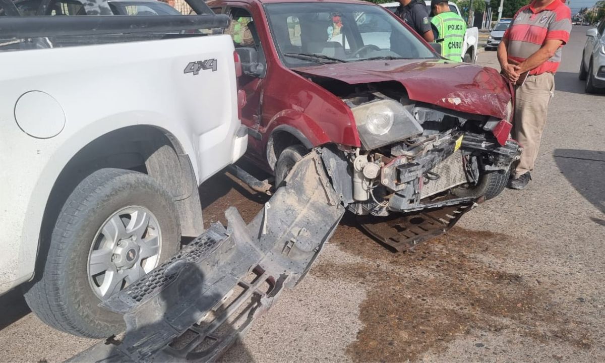 Conductor en estado de ebriedad colisionó dos camionetas