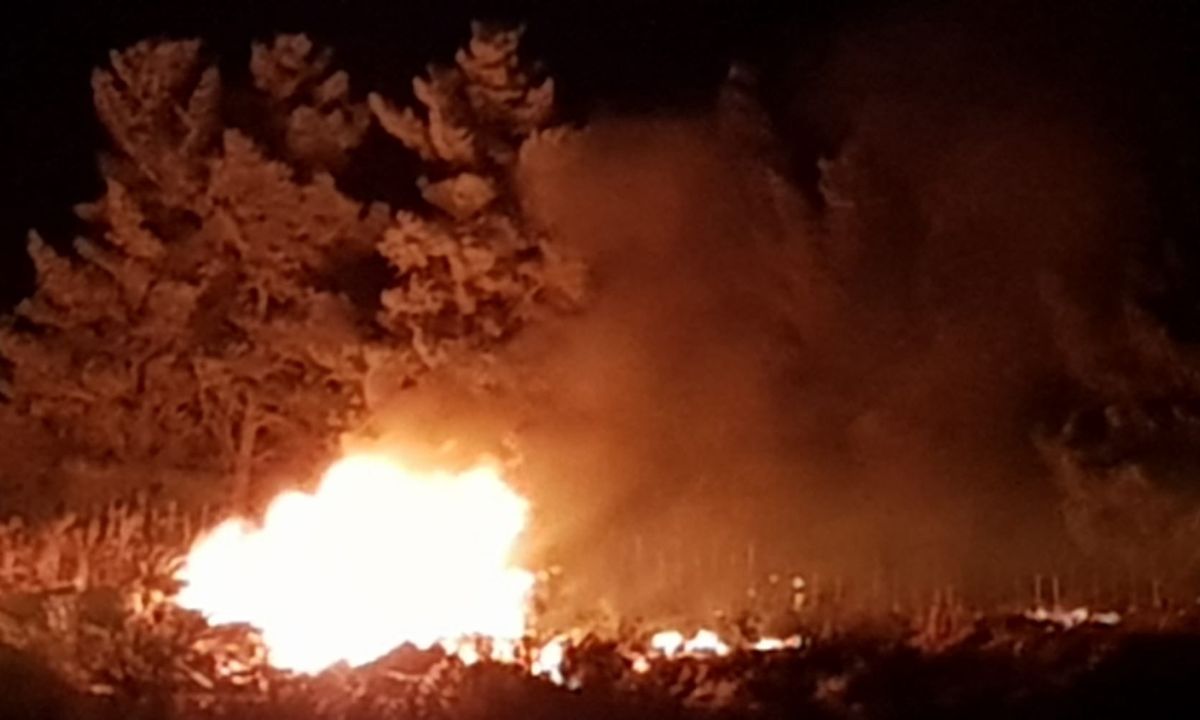 Hay dos incendios activos en la cordillera