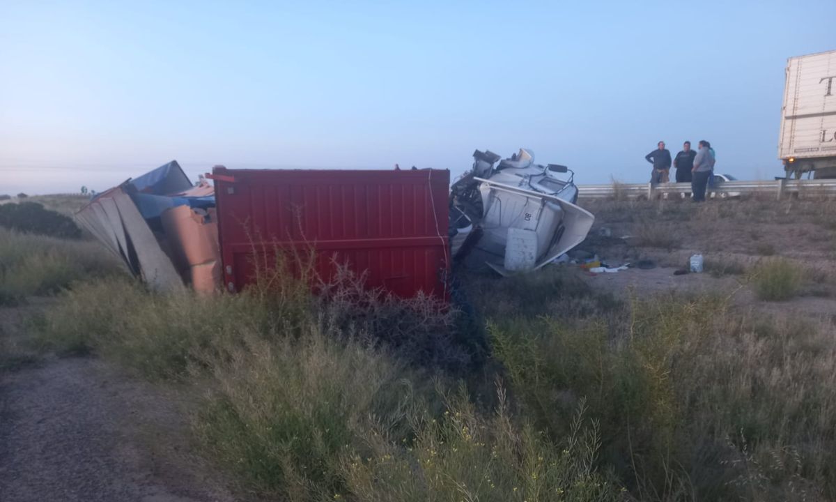 Volcó un camión cerca de Puerto Madryn