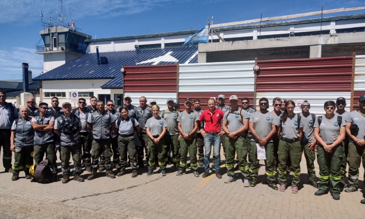 Incendio: Llegaron 30 brigadistas del norte y ya son más de 250 las personas abocadas al operativo